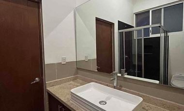 Renta Casa Remodelada con área de estudio en Punta del Este