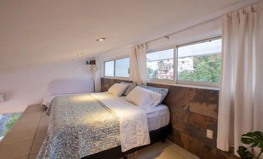 Edificio en venta de 8 departamentos con vista al mar en Puerto Vallarta en Col. 5 de Diciembre.