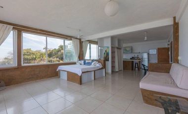 Edificio en venta de 8 departamentos con vista al mar en Puerto Vallarta en Col. 5 de Diciembre.