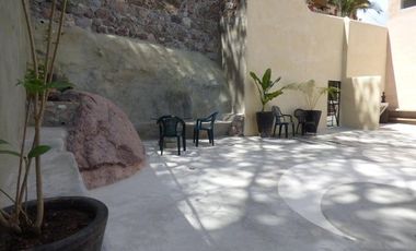 Edificio en venta de 8 departamentos con vista al mar en Puerto Vallarta en Col. 5 de Diciembre.