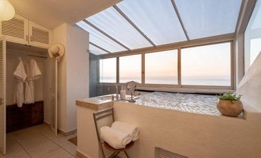 Edificio en venta de 8 departamentos con vista al mar en Puerto Vallarta en Col. 5 de Diciembre.