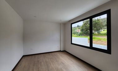 En Venta casa de 3 dormitorios en condominio privado en Challuabamba - Por Estrenar