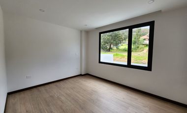 En Venta casa de 3 dormitorios en condominio privado en Challuabamba - Por Estrenar