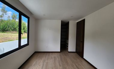 En Venta casa de 3 dormitorios en condominio privado en Challuabamba - Por Estrenar