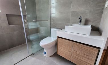 En Venta casa de 3 dormitorios en condominio privado en Challuabamba - Por Estrenar