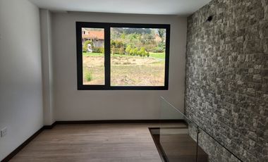 En Venta casa de 3 dormitorios en condominio privado en Challuabamba - Por Estrenar