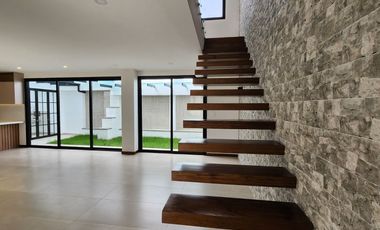 En Venta casa de 3 dormitorios en condominio privado en Challuabamba - Por Estrenar