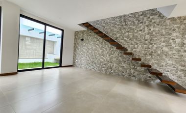 En Venta casa de 3 dormitorios en condominio privado en Challuabamba - Por Estrenar