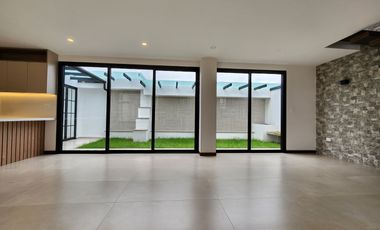 En Venta casa de 3 dormitorios en condominio privado en Challuabamba - Por Estrenar