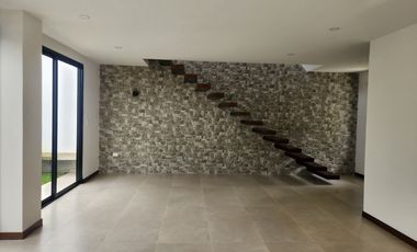 En Venta casa de 3 dormitorios en condominio privado en Challuabamba - Por Estrenar