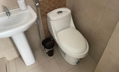 CIUDADELA ALBORADA SEXTA ETAPA ALQUILO BONITA HABITACION AMOBLADA, PARQUEO PARA UN VEHICULO, BAÑO INDEPENDIENTE