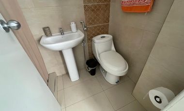 CIUDADELA ALBORADA SEXTA ETAPA ALQUILO BONITA HABITACION AMOBLADA, PARQUEO PARA UN VEHICULO, BAÑO INDEPENDIENTE