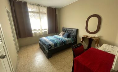 CIUDADELA ALBORADA SEXTA ETAPA ALQUILO BONITA HABITACION AMOBLADA, PARQUEO PARA UN VEHICULO, BAÑO INDEPENDIENTE
