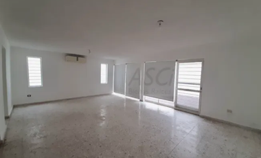 Casa  en renta, zona tranquila y acceso a vías rápidas. Muy buenos espacios! La propiedad está en 3 medios niveles