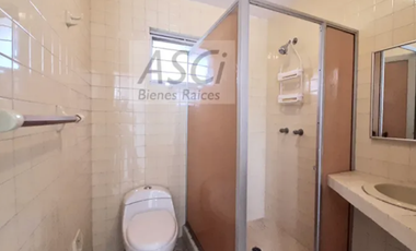 Casa  en renta, zona tranquila y acceso a vías rápidas. Muy buenos espacios! La propiedad está en 3 medios niveles