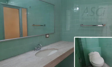 Casa  en renta, zona tranquila y acceso a vías rápidas. Muy buenos espacios! La propiedad está en 3 medios niveles