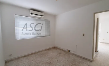 Casa  en renta, zona tranquila y acceso a vías rápidas. Muy buenos espacios! La propiedad está en 3 medios niveles