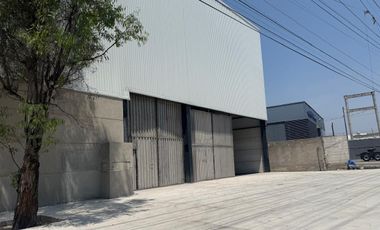 Nave 3270 M2 Autopista frente a Planta VW