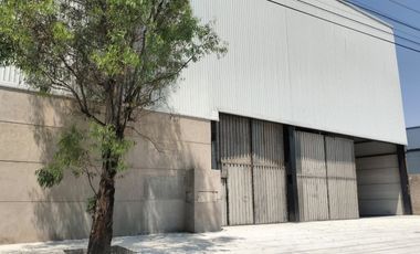 Nave 3270 M2 Autopista frente a Planta VW