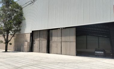 Nave 3270 M2 Autopista frente a Planta VW