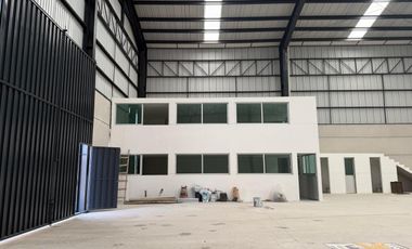 Nave 3270 M2 Autopista frente a Planta VW