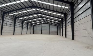 Nave 3270 M2 Autopista frente a Planta VW
