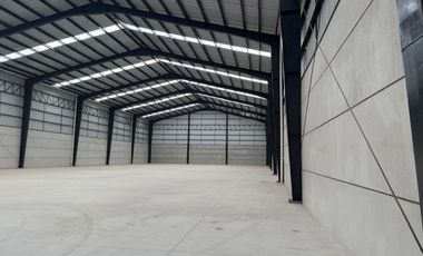 Nave 3270 M2 Autopista frente a Planta VW