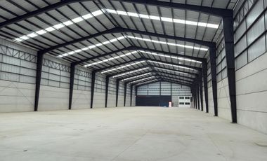 Nave 3270 M2 Autopista frente a Planta VW