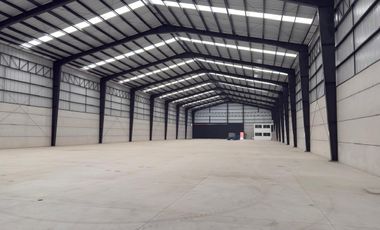 Nave 3270 M2 Autopista frente a Planta VW