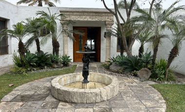 LINDA CASA CON AMBIENTES SUPER AMPLIOS, RODEADA DE JARDINES