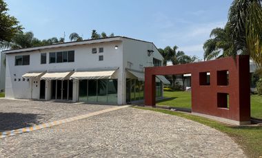 Corporativo con Bodega y Oficinas - Oportunidad para empresas o Desarrolladores!