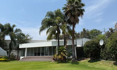 Corporativo con Bodega y Oficinas - Oportunidad para empresas o Desarrolladores!