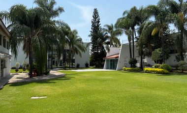 Corporativo con Bodega y Oficinas - Oportunidad para empresas o Desarrolladores!