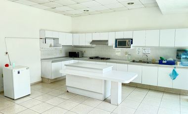 Corporativo con Bodega y Oficinas - Oportunidad para empresas o Desarrolladores!