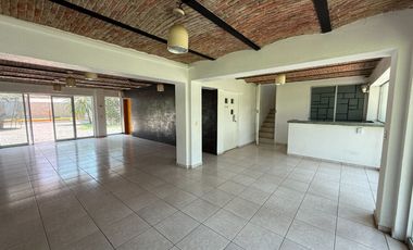 Corporativo con Bodega y Oficinas - Oportunidad para empresas o Desarrolladores!