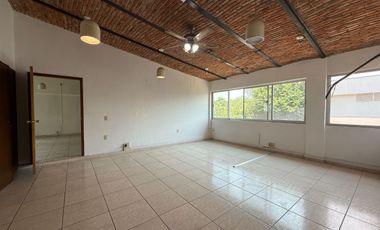 Corporativo con Bodega y Oficinas - Oportunidad para empresas o Desarrolladores!