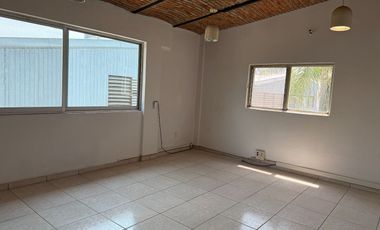 Corporativo con Bodega y Oficinas - Oportunidad para empresas o Desarrolladores!