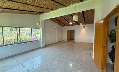 Corporativo con Bodega y Oficinas - Oportunidad para empresas o Desarrolladores!