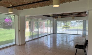 Corporativo con Bodega y Oficinas - Oportunidad para empresas o Desarrolladores!