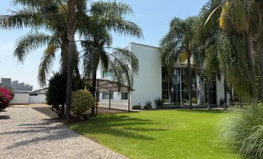 Corporativo con Bodega y Oficinas - Oportunidad para empresas o Desarrolladores!