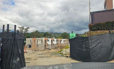 VENDO AMPLIA Y PRECIOSA CASA EN EL SECTOR DE LA FLORIDA DE 135m2, RETIRO FLORIDA