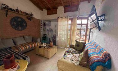 Casa en segundo nivel con mansarda