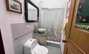 Casa en segundo nivel con mansarda