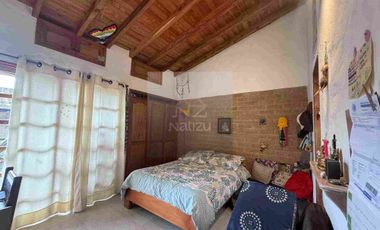 Casa en segundo nivel con mansarda