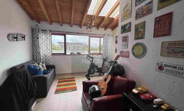 Casa en segundo nivel con mansarda