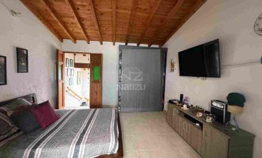 Casa en segundo nivel con mansarda