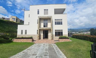 PRECIOSA Y AMPLÍSIMA CASA CAMPESTRE DE 340 M2 EN LOTE DE 480M2 EN EL SECTOR DE LA FLORIDA