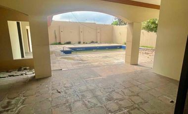 URDESA CENTRAL 
Calle comercial , Vendo o Alquilo 2 casas juntas de 2 plantas, 6 Dormitorios, 
727,20 m2, 
$600.000 / $3000