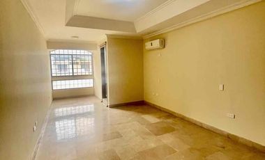 URDESA CENTRAL 
Calle comercial , Vendo o Alquilo 2 casas juntas de 2 plantas, 6 Dormitorios, 
727,20 m2, 
$600.000 / $3000