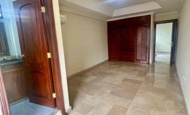 URDESA CENTRAL 
Calle comercial , Vendo o Alquilo 2 casas juntas de 2 plantas, 6 Dormitorios, 
727,20 m2, 
$600.000 / $3000